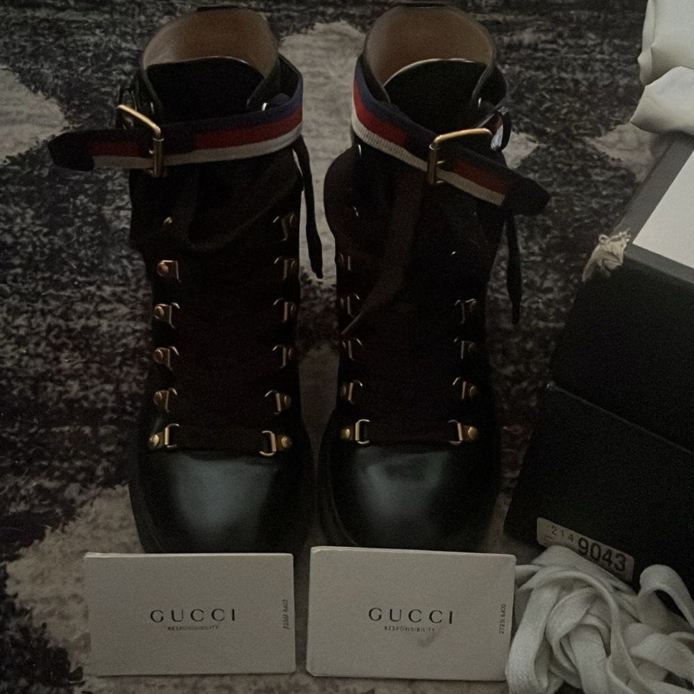 Gucci Slyvie Boots .. (Black with straps)